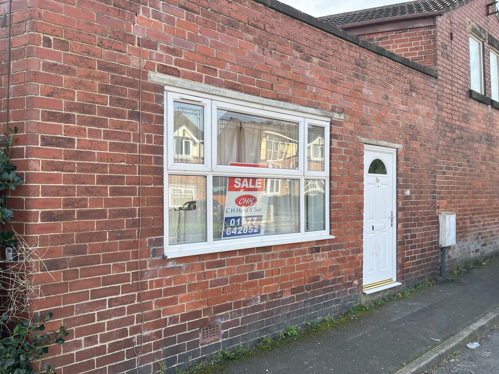 Studio for sale in Grove Lane, Pontefract WF9, £39,995