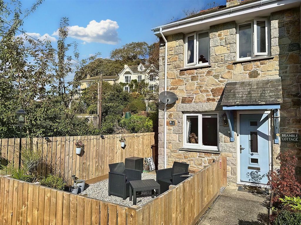 2 bed end terrace house for sale in Champions Court, Helston TR13, £240,000