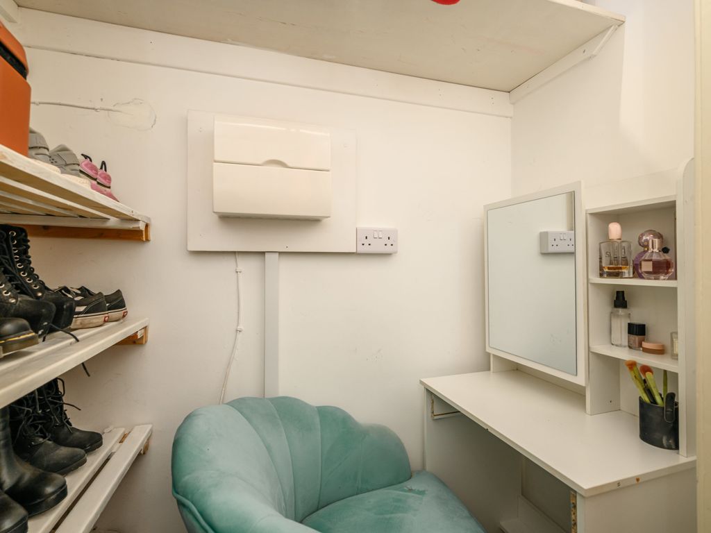 1 bed flat for sale in 4/16, Breadalbane Street, Edinburgh EH6, £155,000