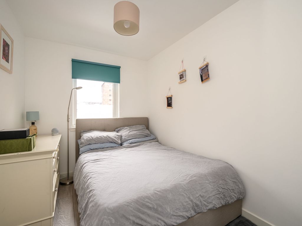 1 bed flat for sale in 4/16, Breadalbane Street, Edinburgh EH6, £155,000