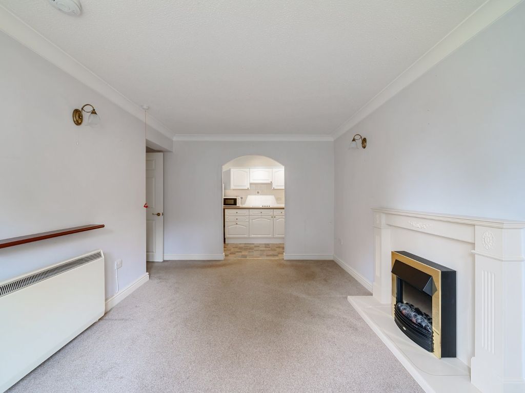 2 bed flat for sale in Barclay Court, Trafalgar Road, Cirencester, Gloucestershire GL7, £130,000