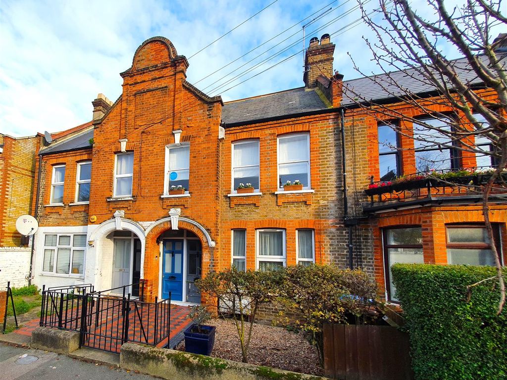 2 bed flat for sale in Carr Road, London E17, £300,000