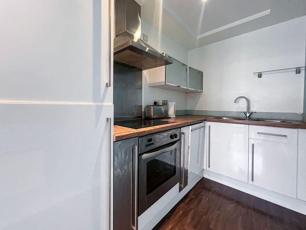 2 bed flat for sale in Station Road, Crossgates LS15, £129,950