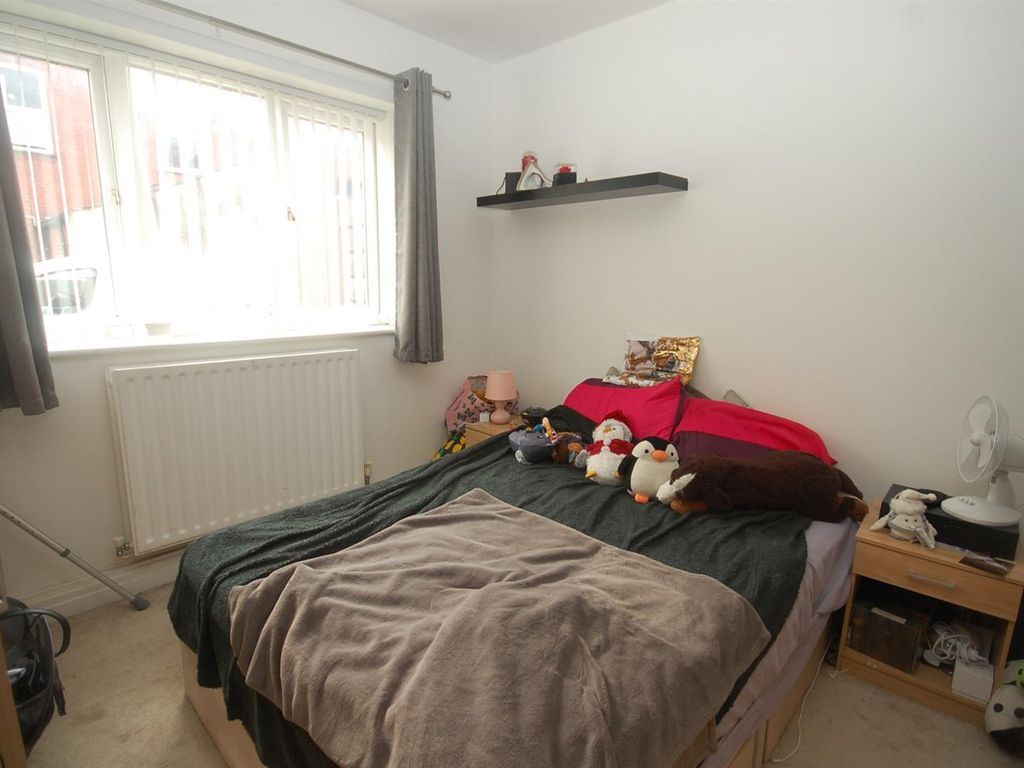 2 bed flat for sale in Beulah Terrace, Crossgates, Leeds LS15, £125,000