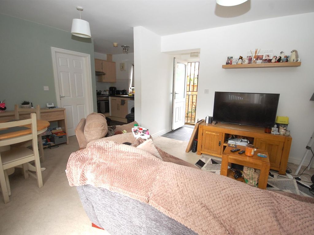 2 bed flat for sale in Beulah Terrace, Crossgates, Leeds LS15, £125,000