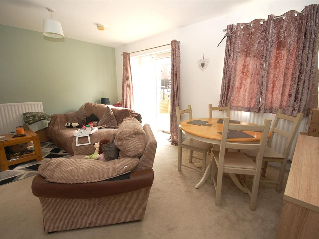 2 bed flat for sale in Beulah Terrace, Crossgates, Leeds LS15, £125,000