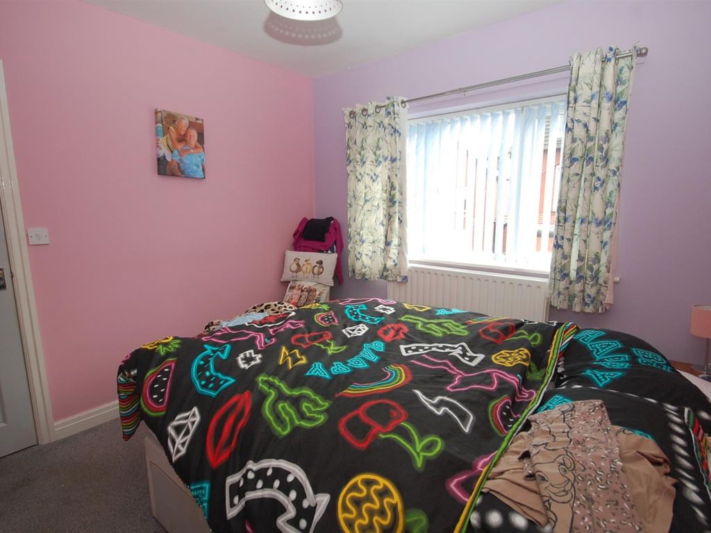 2 bed flat for sale in Beulah Terrace, Crossgates, Leeds LS15, £125,000