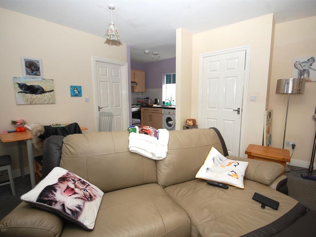 2 bed flat for sale in Beulah Terrace, Crossgates, Leeds LS15, £125,000