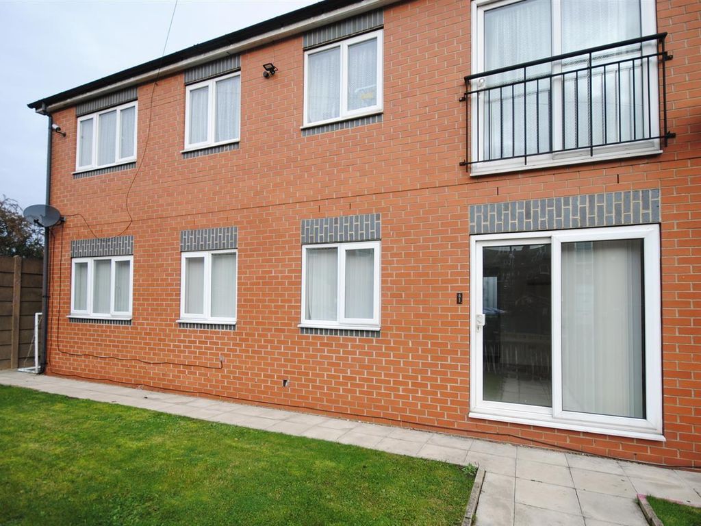 2 bed flat for sale in Beulah Terrace, Crossgates, Leeds LS15, £125,000