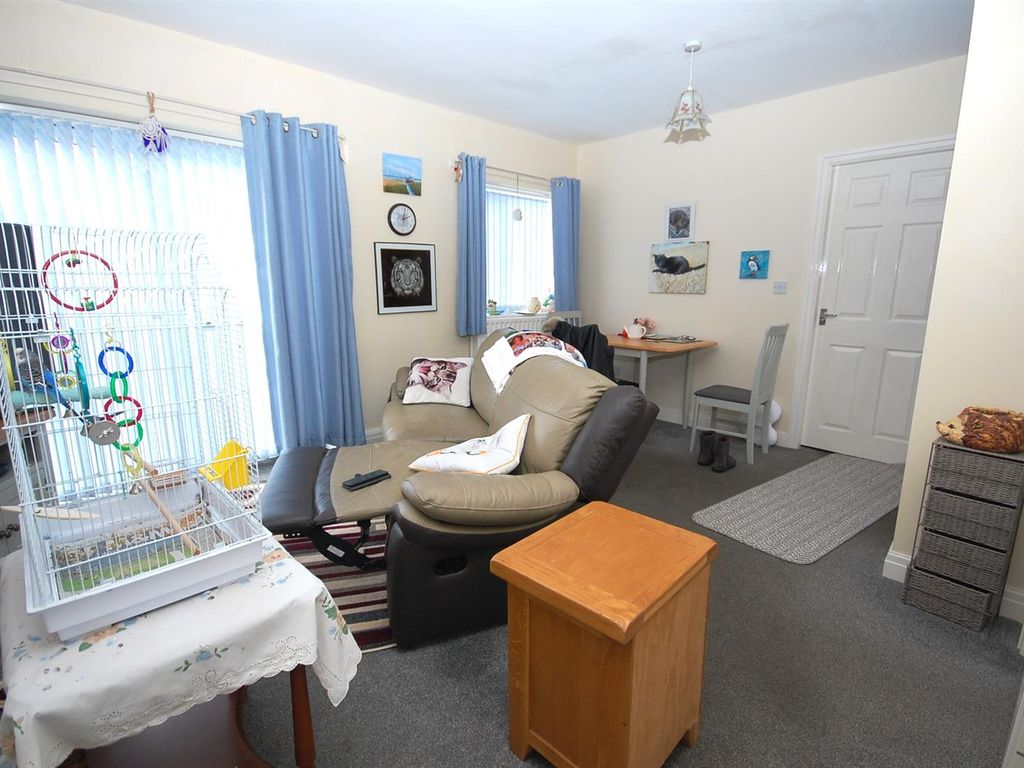 2 bed flat for sale in Beulah Terrace, Crossgates, Leeds LS15, £125,000