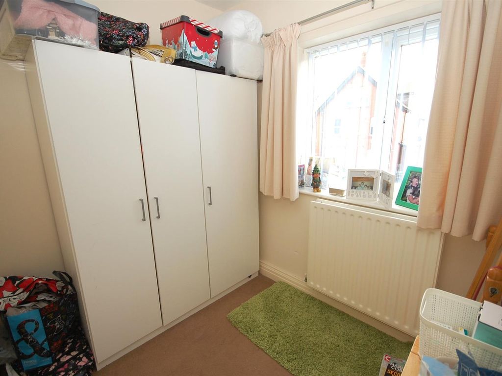 2 bed flat for sale in Beulah Terrace, Crossgates, Leeds LS15, £125,000