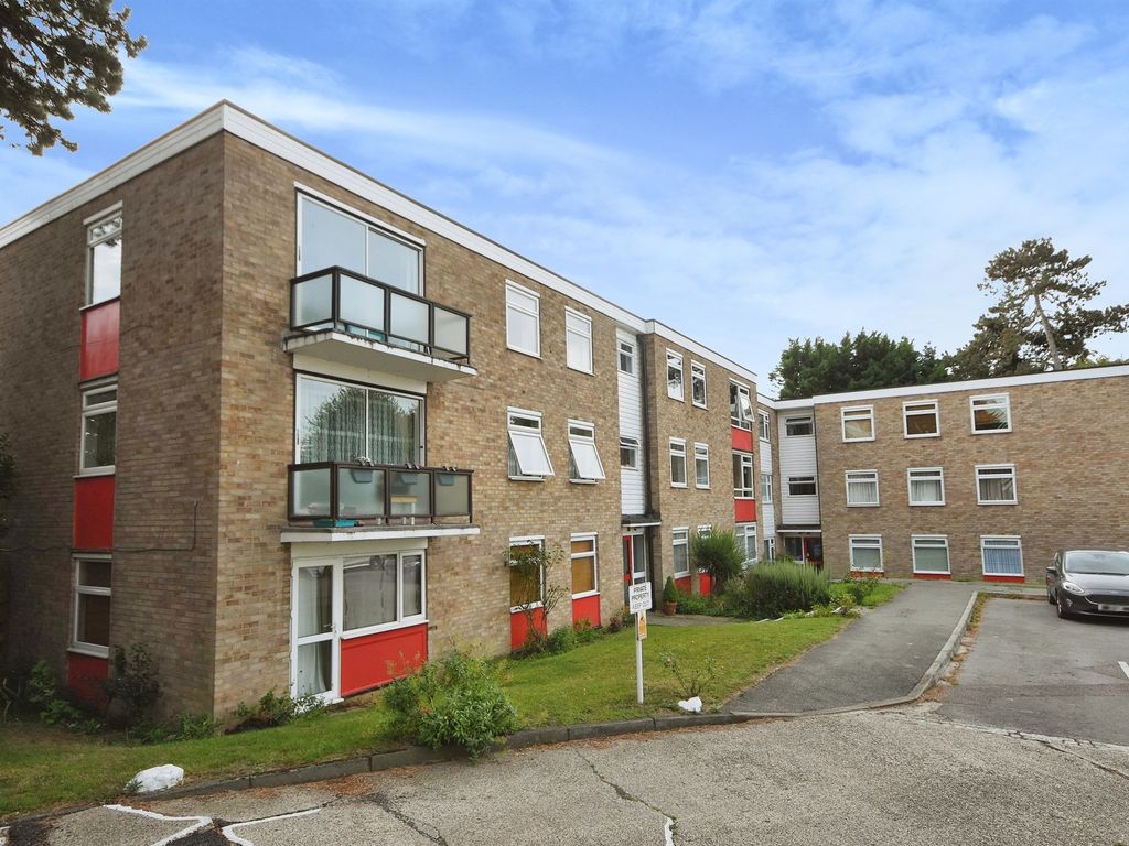 2 bed flat for sale in Courtlands, Patching Hall Lane, Broomfield, Chelmsford CM1, £280,000