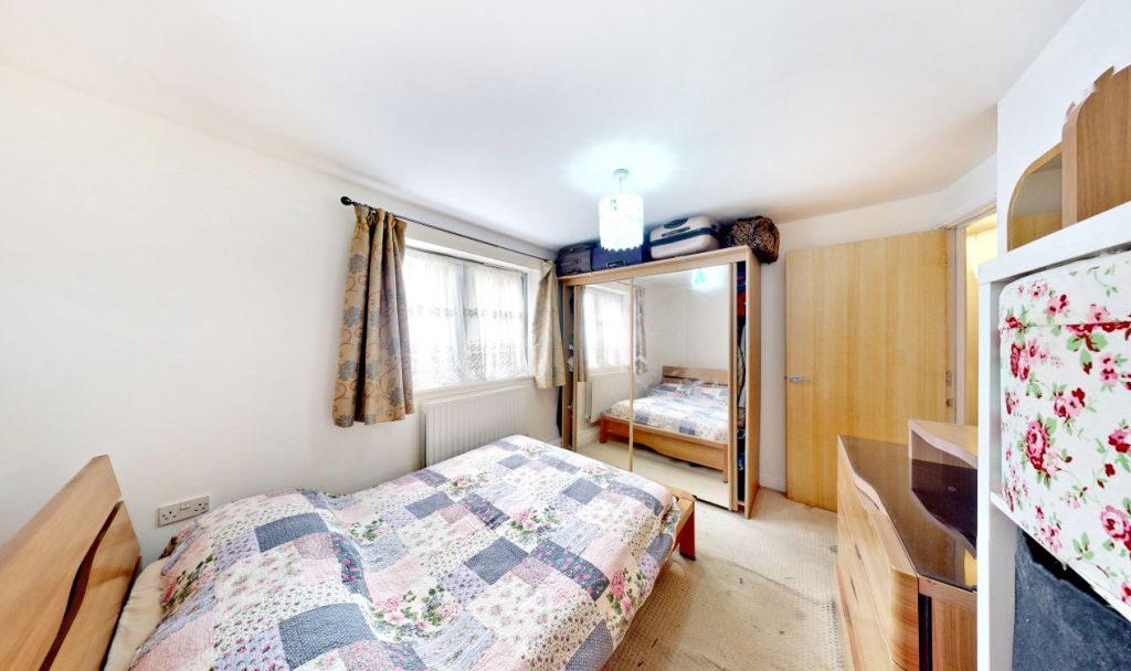 1 bed flat for sale in Goldsworthy Gardens, London SE16, £88,750