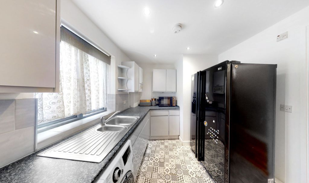 1 bed flat for sale in Goldsworthy Gardens, London SE16, £88,750