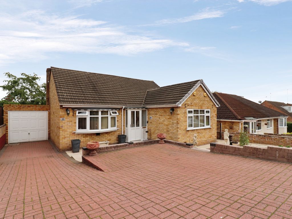 3 bed detached bungalow for sale in Carlton Road, Bilton, Rugby CV22, £330,000