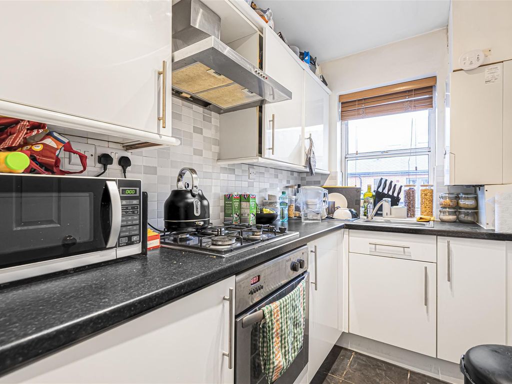 1 bed flat for sale in Cardiff Mews, Cardiff Road, Reading RG1, £190,000