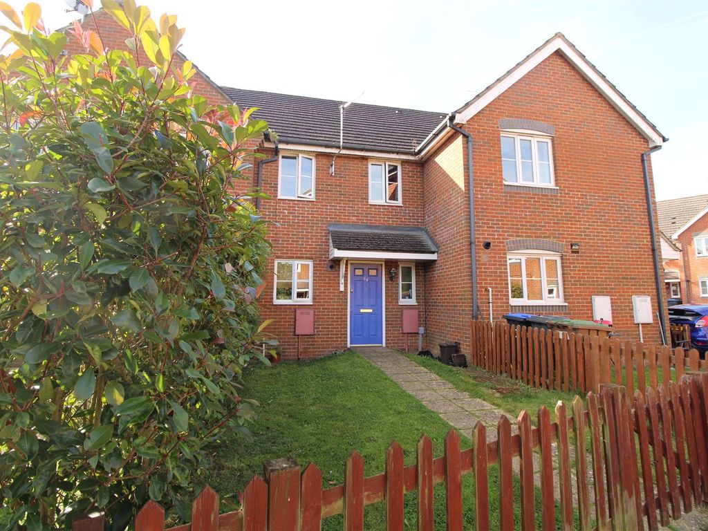 2 bed property for sale in The Haystack, Daventry NN11, £220,000