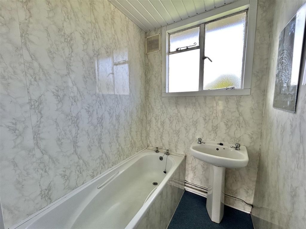 3 bed semi-detached bungalow for sale in Burns Avenue, Gloucester GL2, £139,000