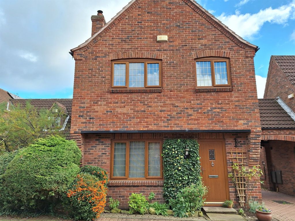 3 bed detached house for sale in Peakes Croft, Bawtry, Doncaster DN10, £310,000