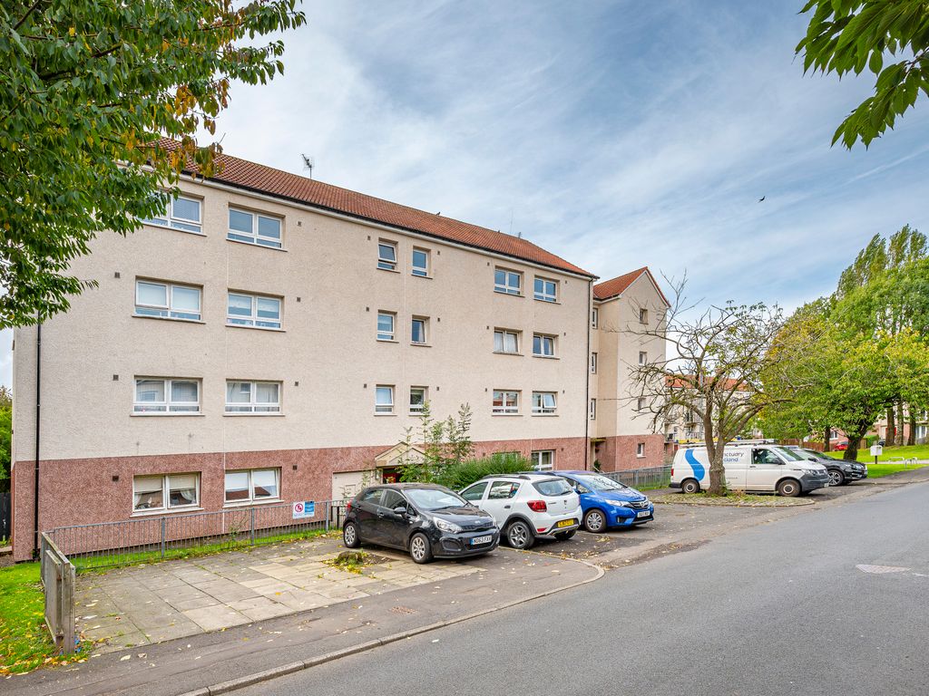 3 bed flat for sale in Ardnahoe Avenue, Glasgow G42, £52,000
