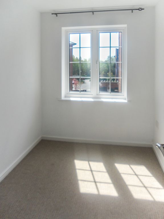 2 bed flat for sale in Greenings Court, Warrington WA2, £90,000