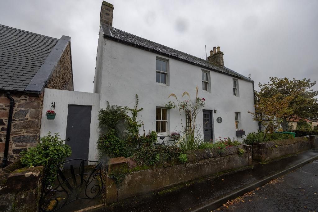 3 bed end terrace house for sale in High Road, Auchtermuchty KY14, £249,995