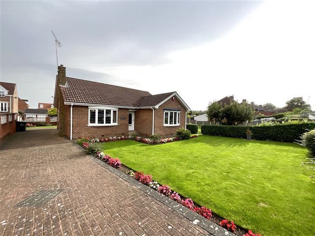 2 bed bungalow for sale in Lodge Lane, Aston, Sheffield S26, £280,000