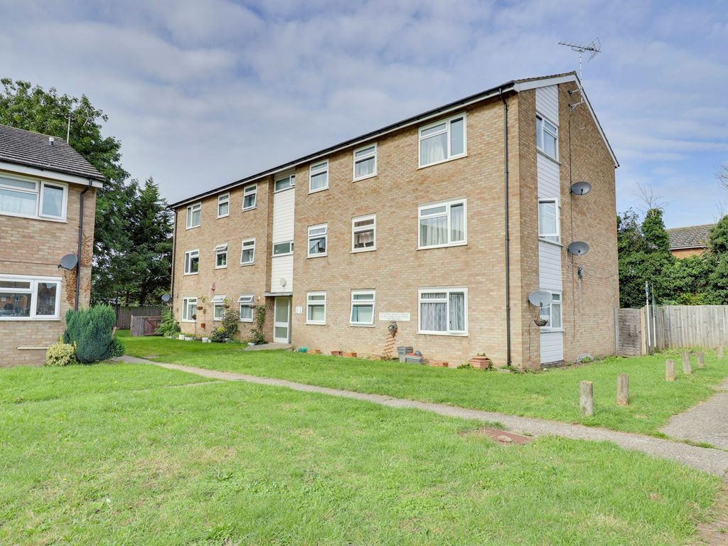 3 bed flat for sale in Wagon Mead, Hatfield Heath, Bishop's Stortford CM22, £265,000
