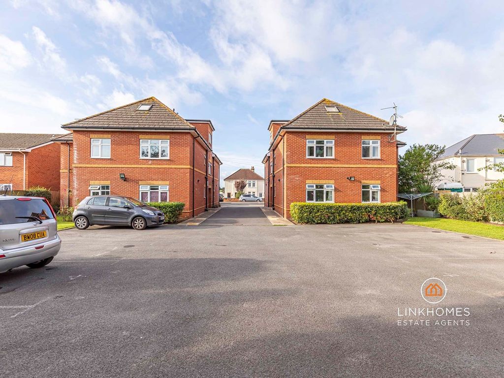2 bed flat for sale in St Clements Road, Poole BH15, £220,000