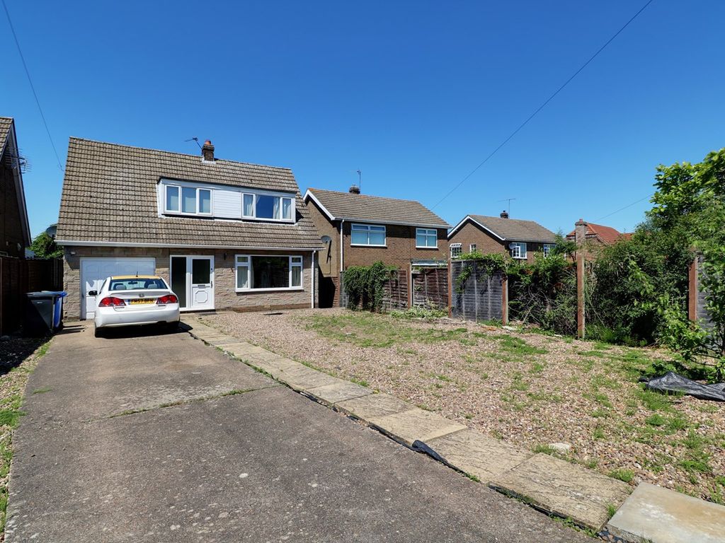 3 bed detached house for sale in St. Peters Grove, Scotter DN21, £189,950