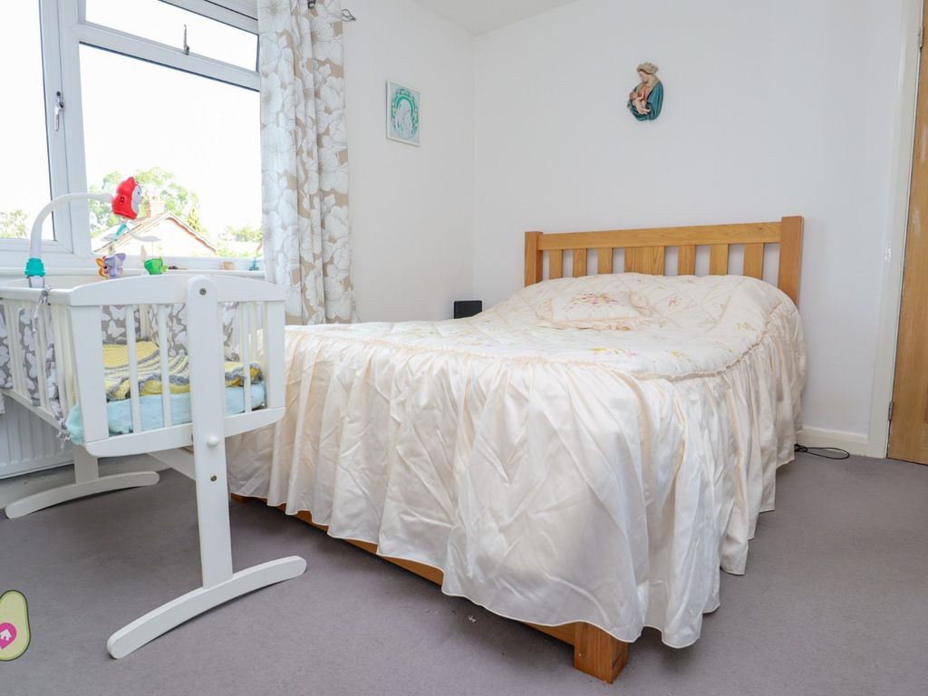 2 bed maisonette for sale in Vale Road, Camberley, Surrey GU15, £230,000