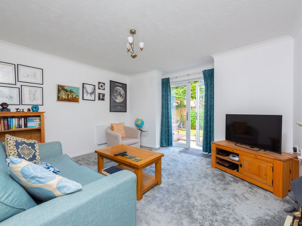 2 bed flat for sale in Broom Way, Blackwater, Camberley GU17, £160,000
