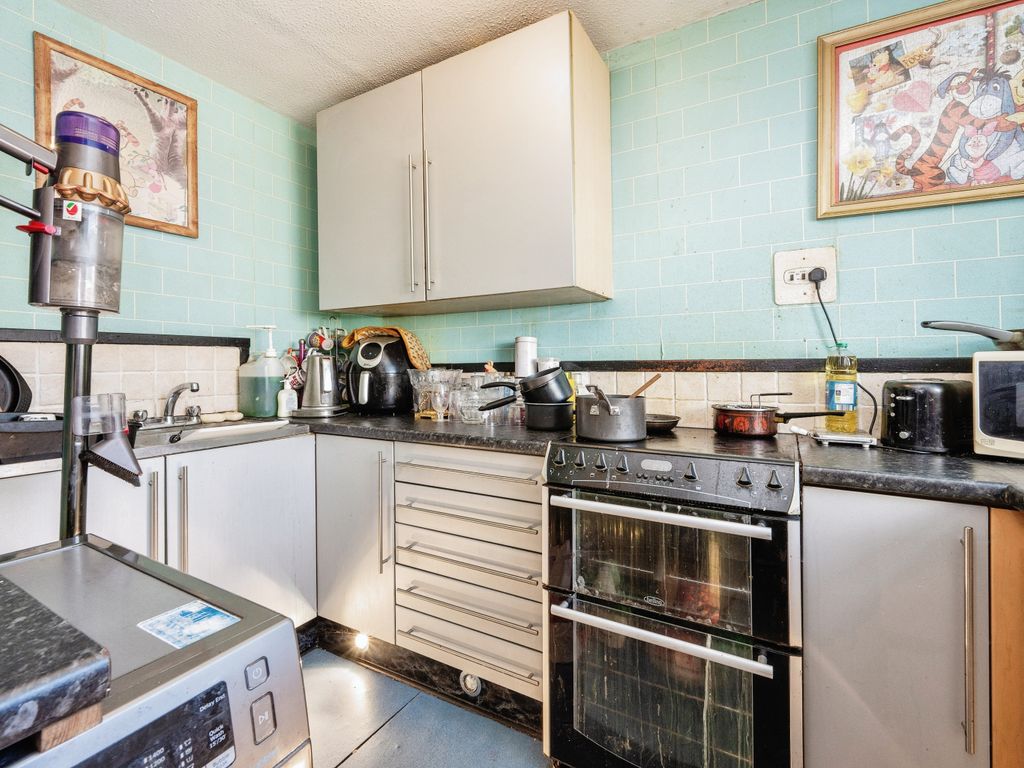 2 bed property for sale in Copenhagen Close, Luton, Bedfordshire LU3, £100,000