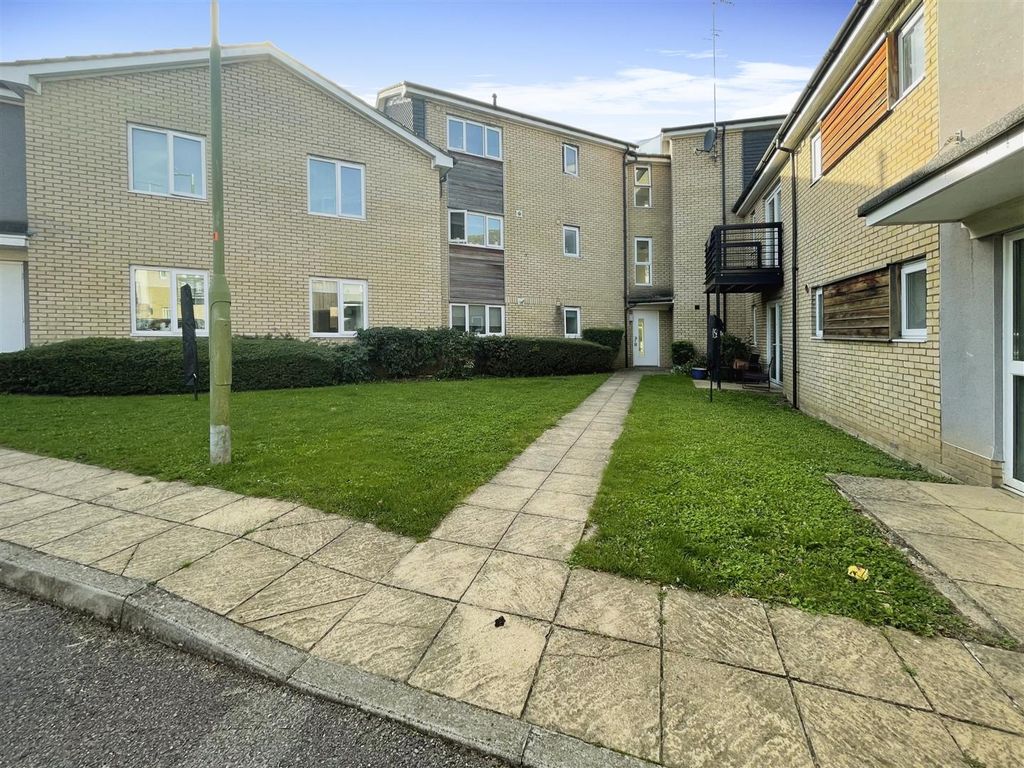 1 bed flat for sale in Harkness Road, Hemel Hempstead HP2, £112,500