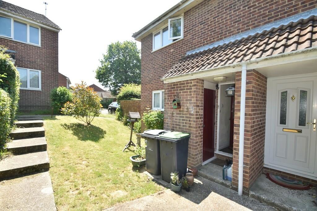 1 bed flat for sale in Spruce Avenue, Waterlooville PO7, £120,000