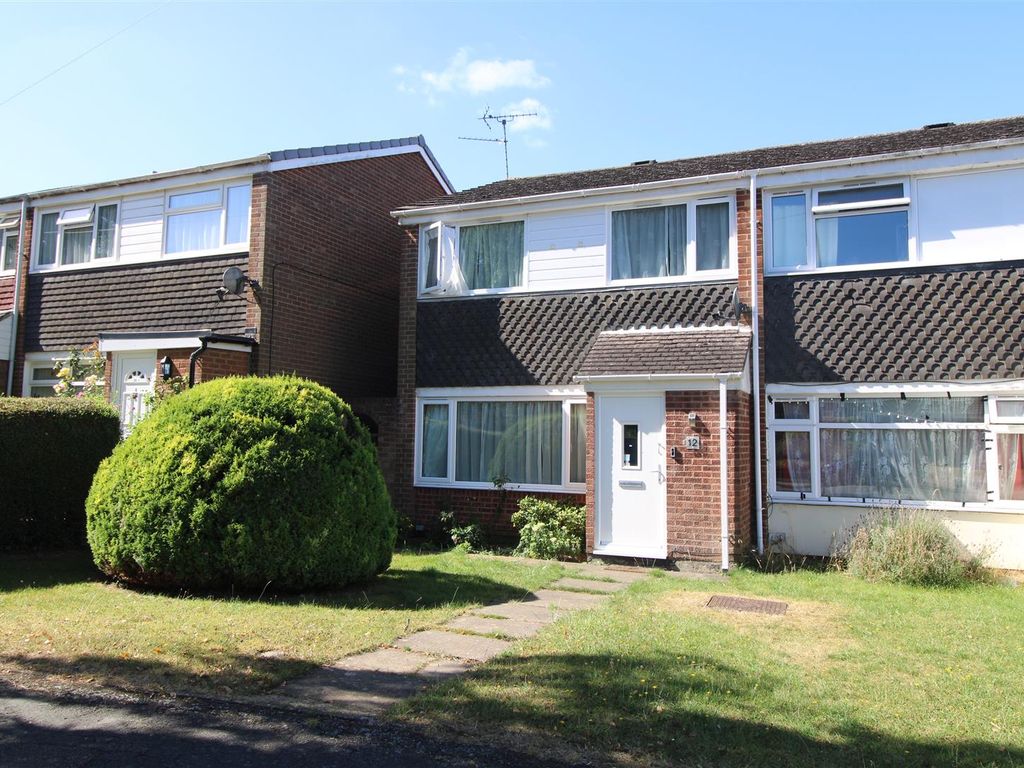 3 bed property for sale in Admirals Way, Daventry NN11, £215,000