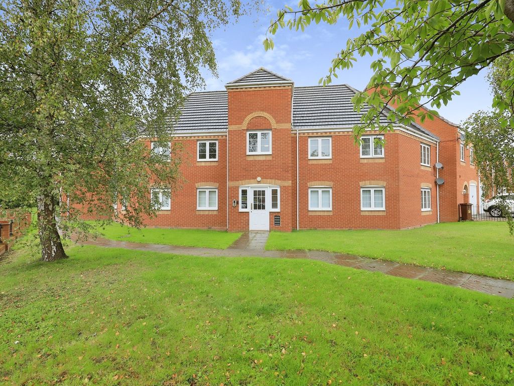 2 bed flat for sale in Smallshire Close, Wednesfield, Wolverhampton WV11, £130,000