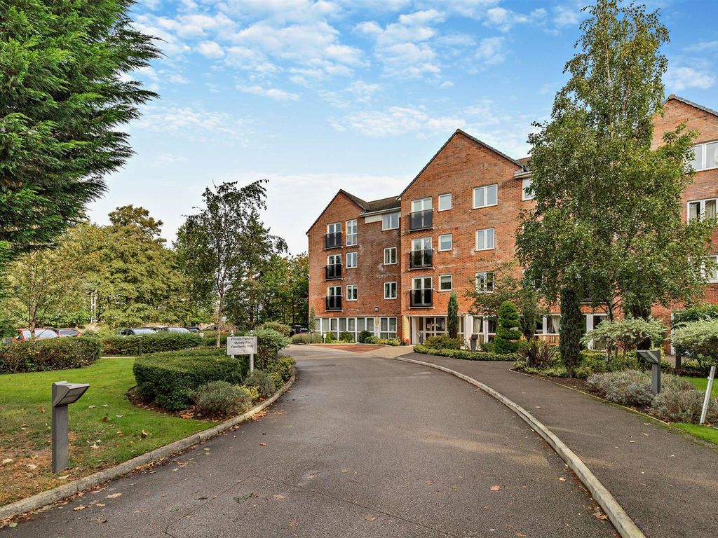 1 bed flat for sale in Dutton Court, Station Approach, Off Station Road, Cheadle Hulme SK8, £165,000