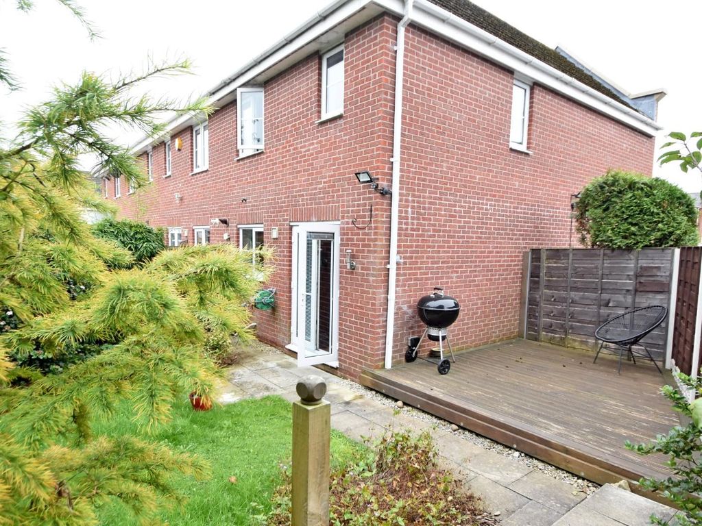 4 bed mews house for sale in Barlow Close, Seedfield, Bury BL9, £220,000