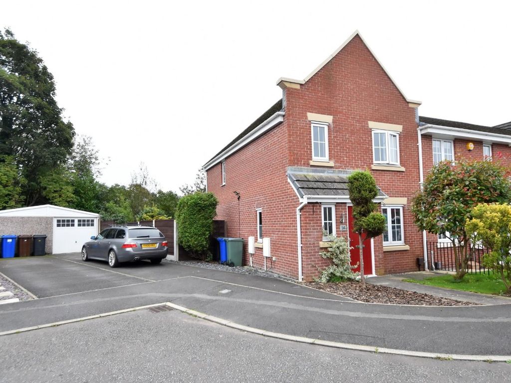 4 bed mews house for sale in Barlow Close, Seedfield, Bury BL9, £220,000