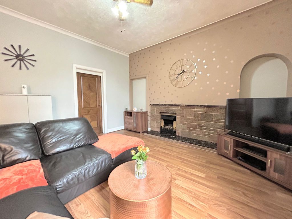 1 bed flat for sale in Smith Street, Bainsford FK2, £69,995