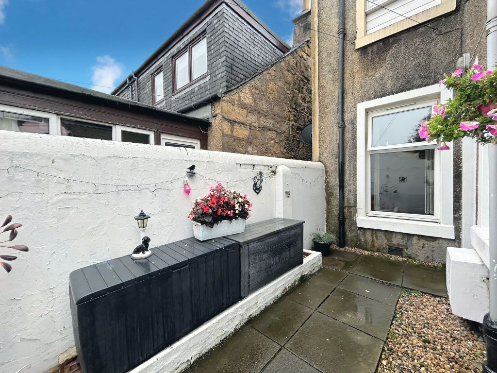 1 bed flat for sale in Smith Street, Bainsford FK2, £69,995