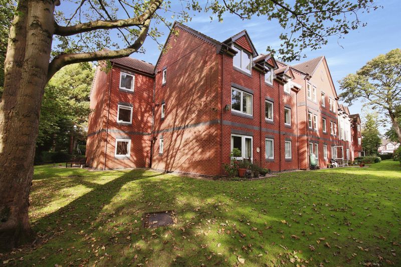 2 bed flat for sale in Blythe Court, Solihull B91, £100,000