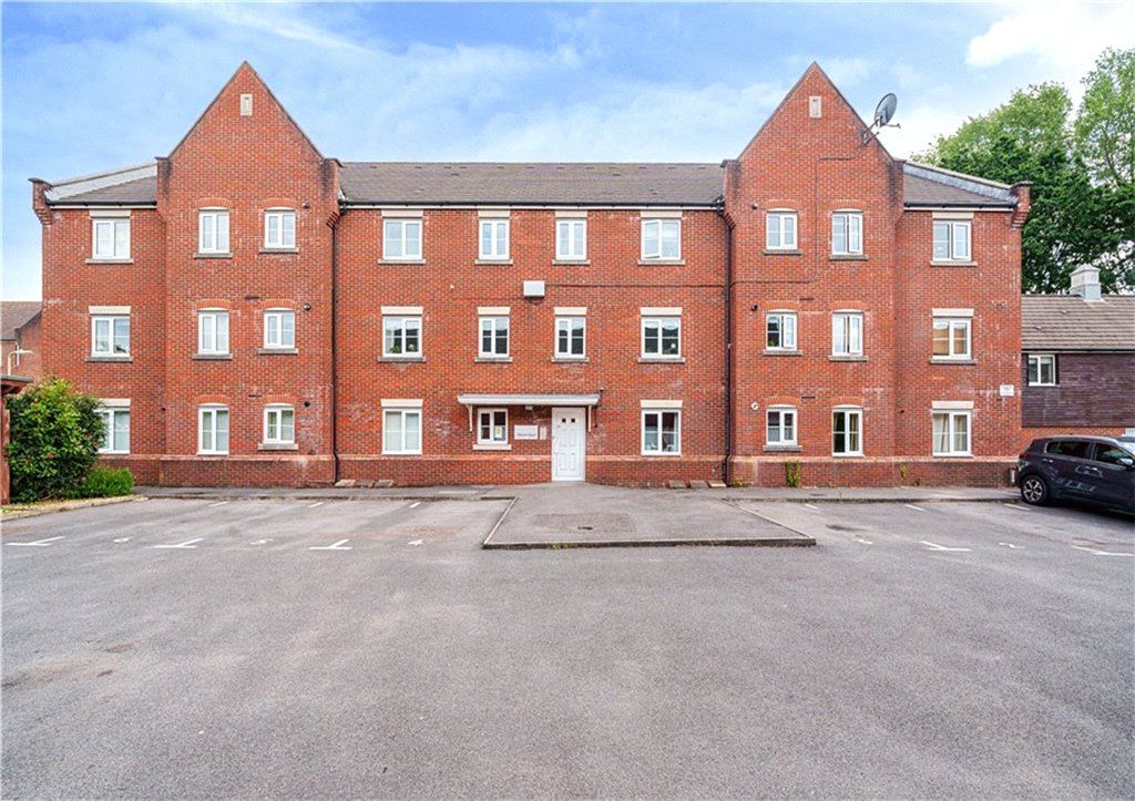 2 bed flat for sale in Chilcott Court, North Baddesley, Southampton, Hampshire SO52, £220,000