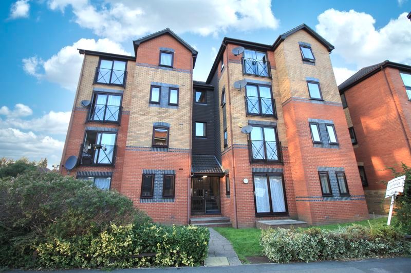 2 bed flat for sale in Park Street, Shirley, Southampton SO16, £150,000