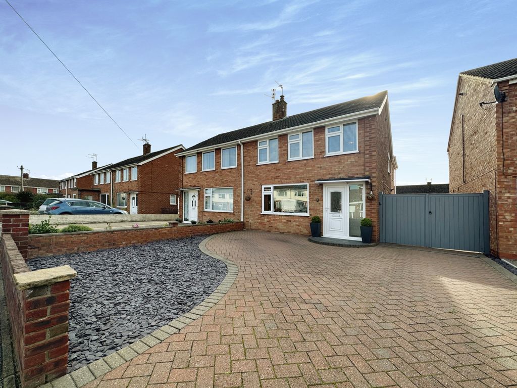 3 bed semi-detached house for sale in Hathersage Avenue, North Hykeham, Lincoln LN6, £260,000