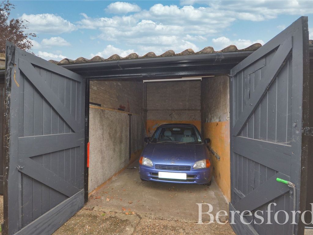Parking/garage for sale in Hare Hall Lane, Gidea Park RM2, £35,000