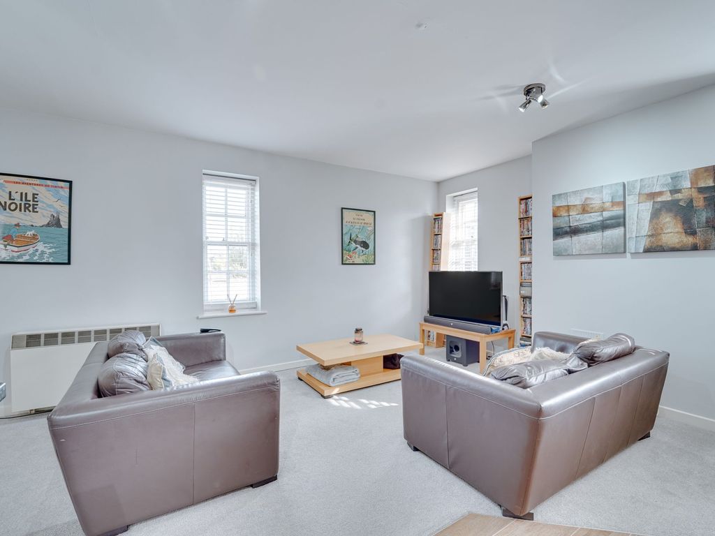 1 bed flat for sale in High Street, Ramsey, Cambridgeshire. PE26, £100,000