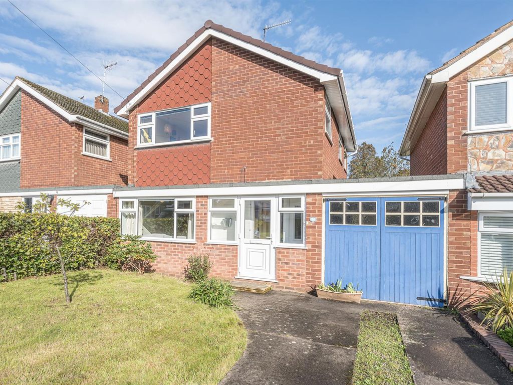 3 bed link-detached house for sale in Spinney Close, Wordsley DY8, £265,000