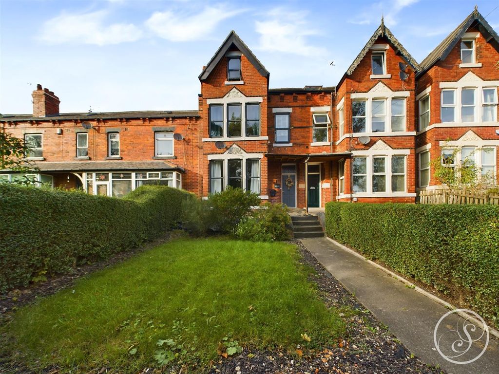5 bed terraced house for sale in Cross Green Lane, Halton, Leeds LS15, £325,000